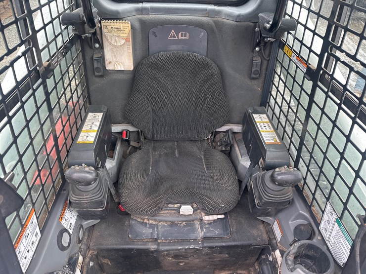 2022-bobcat-t770-image-30