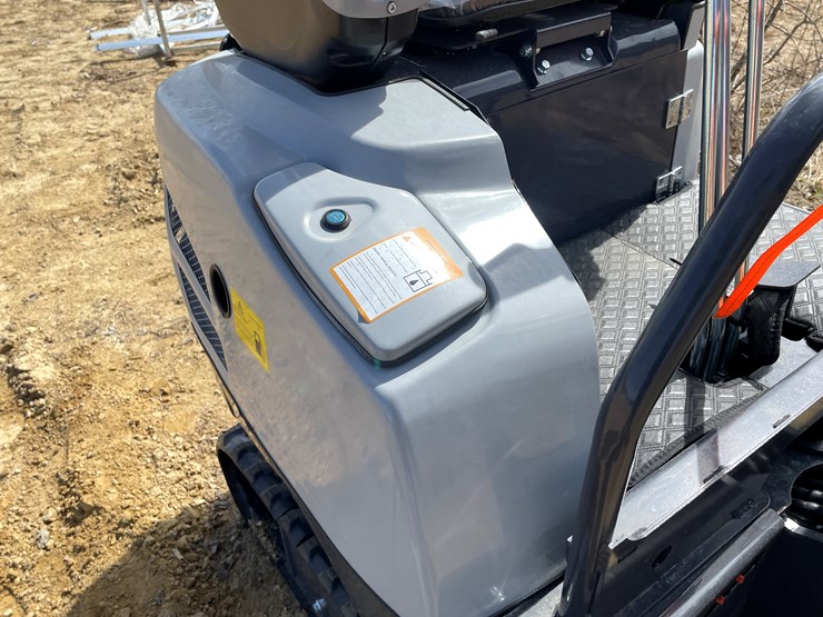 #902-•-new-land-hero-rt15r-mini-excavator-image-25