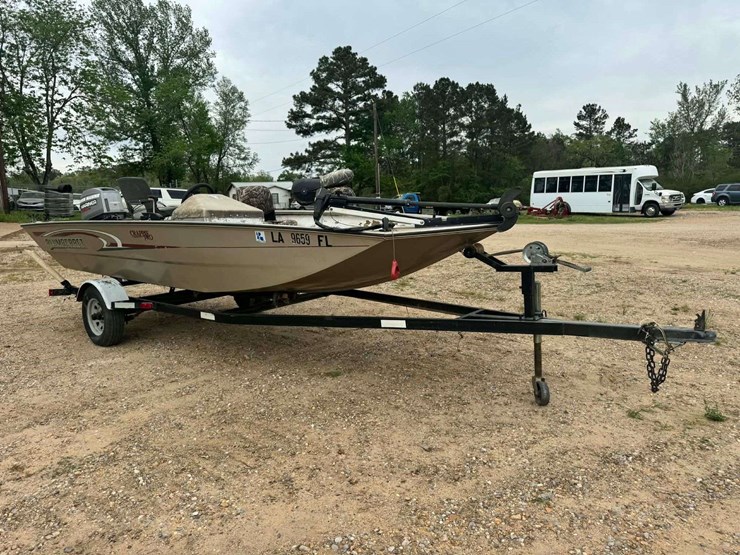 2003-alumacraft-crappie-pro-w/mariner-magnum-40-motor-image-6