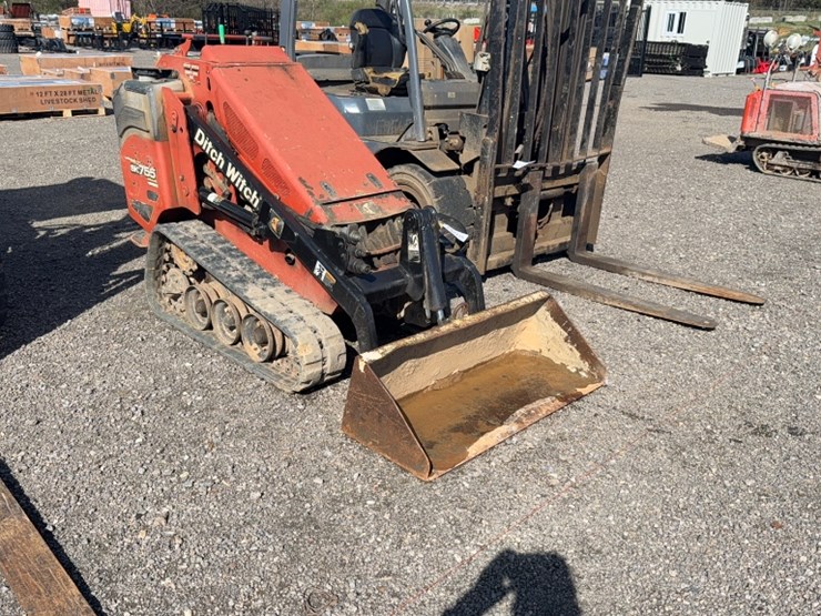 ditch-witch-sk755-image-3