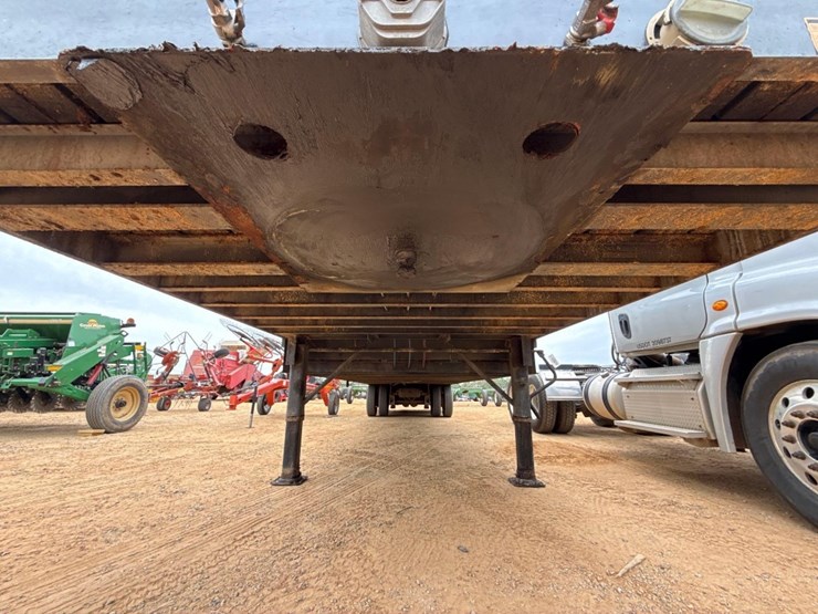 2016-neville-trailer-image-19