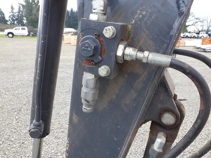 2020-deere-26g-image-16