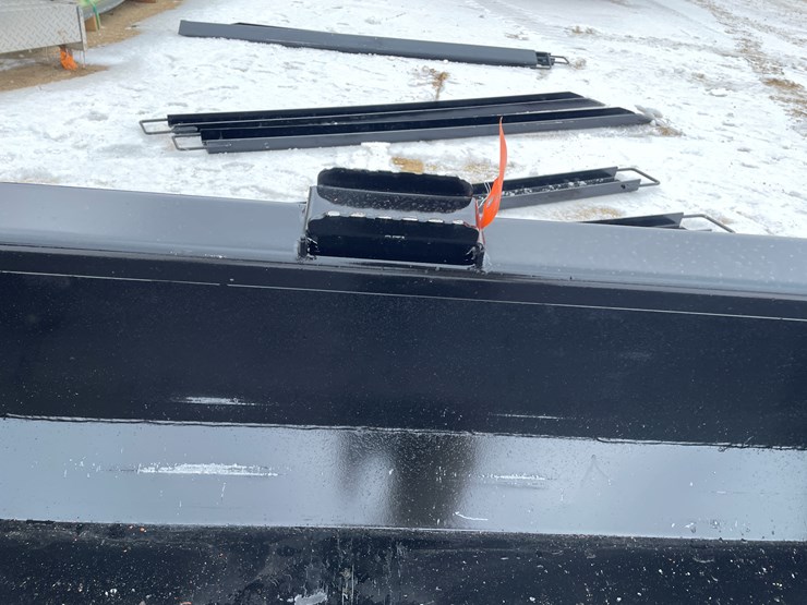 #2040-•-skid-steer-mount-90"-bucket-with-blade-image-14