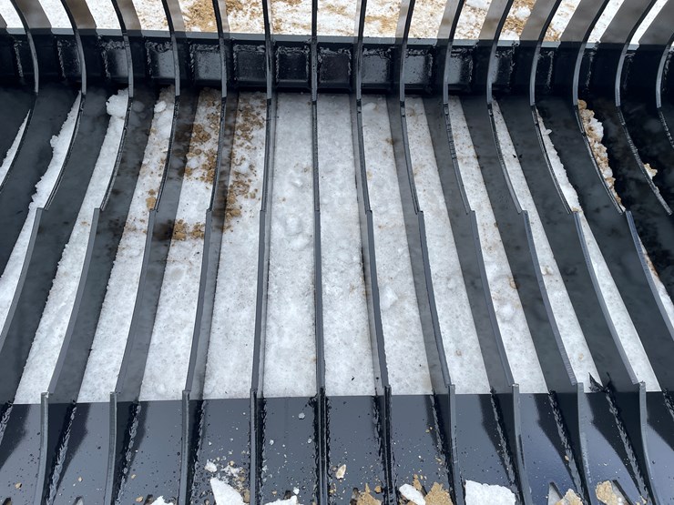 #2045-•-skid-steer-mount-72"-fine-tooth-skeleton-bucket-image-10