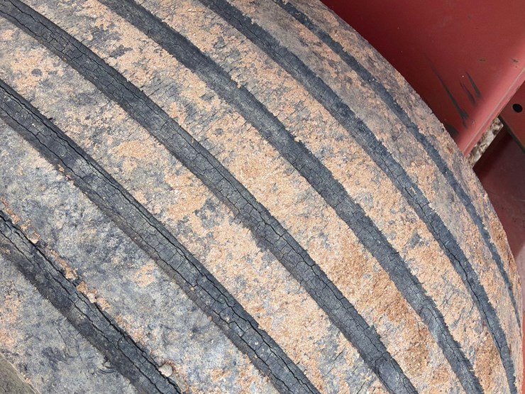 new-holland-660-image-8