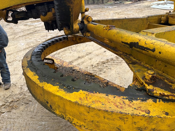 caterpillar-12-image-59