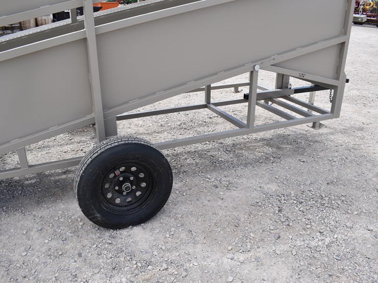 #1084-•-new-circle-t-portable-loading-chute-with-catwalk-image-29