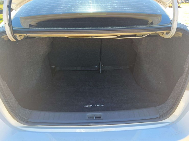2017-nissan-sentra-sv-4-door-sedan-(169,691-miles)-image-21