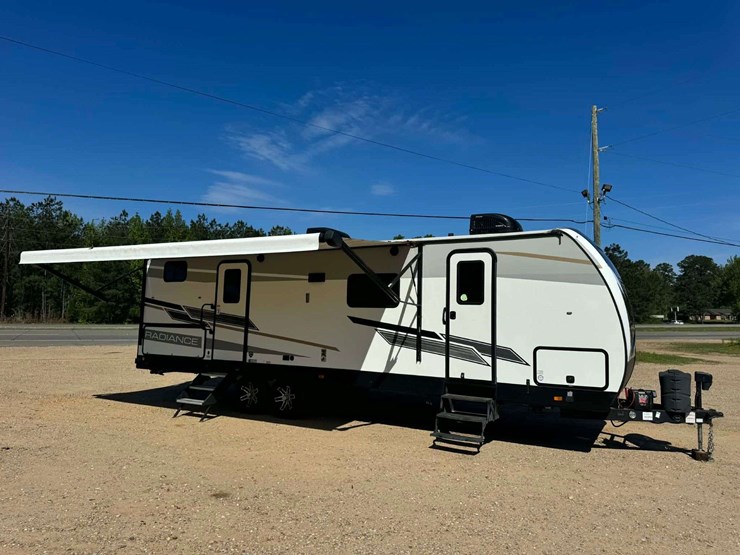 2021-radiance-28bh-bumper-pull-camper---bunks-image-8