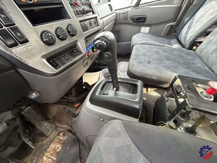 2013-ud-ud3300-s/a-garbage-truck-image-80