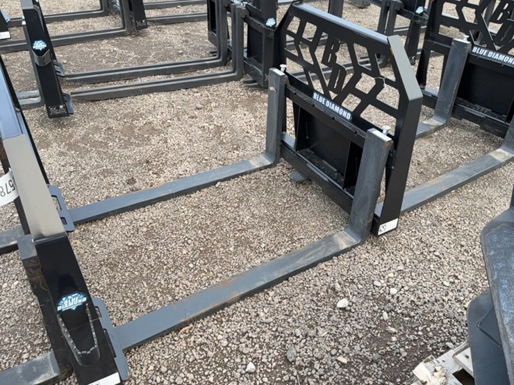 #2031-•-blue-diamond-48"-dingo-pallet-forks-image-1