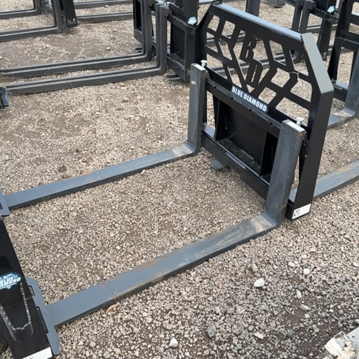#2031 • BLUE DIAMOND 48" DINGO PALLET FORKS