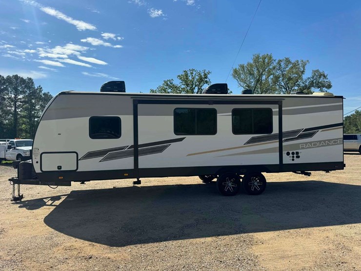 2021-radiance-28bh-bumper-pull-camper---bunks-image-3