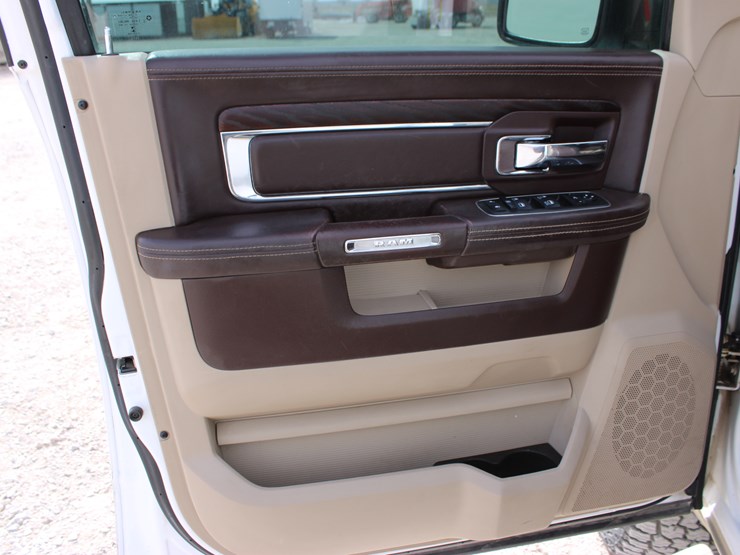 2015-ram-2500-laramie-longhorn-image-40