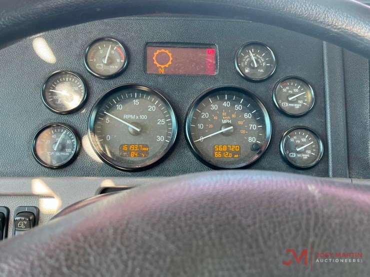 2017-peterbilt-365-image-11