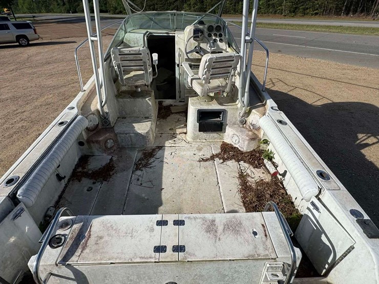 robalo-2240-walkaround-yacht-boat-with-cabin-image-22