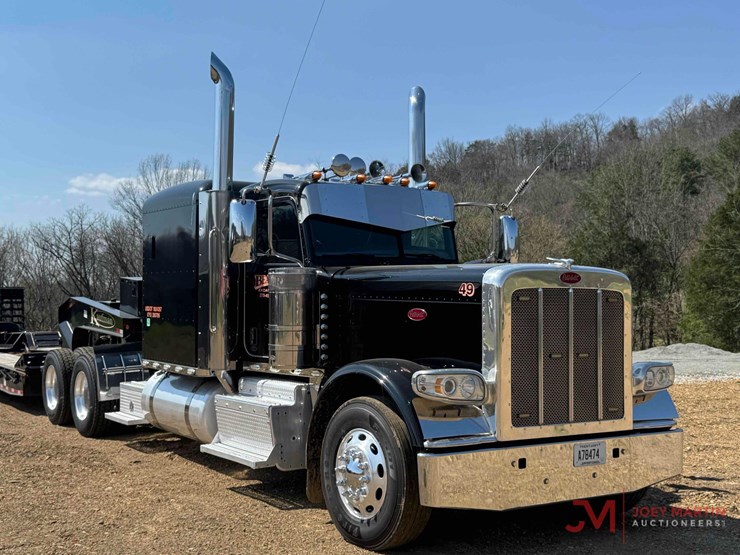 2015-peterbilt-389-image-1