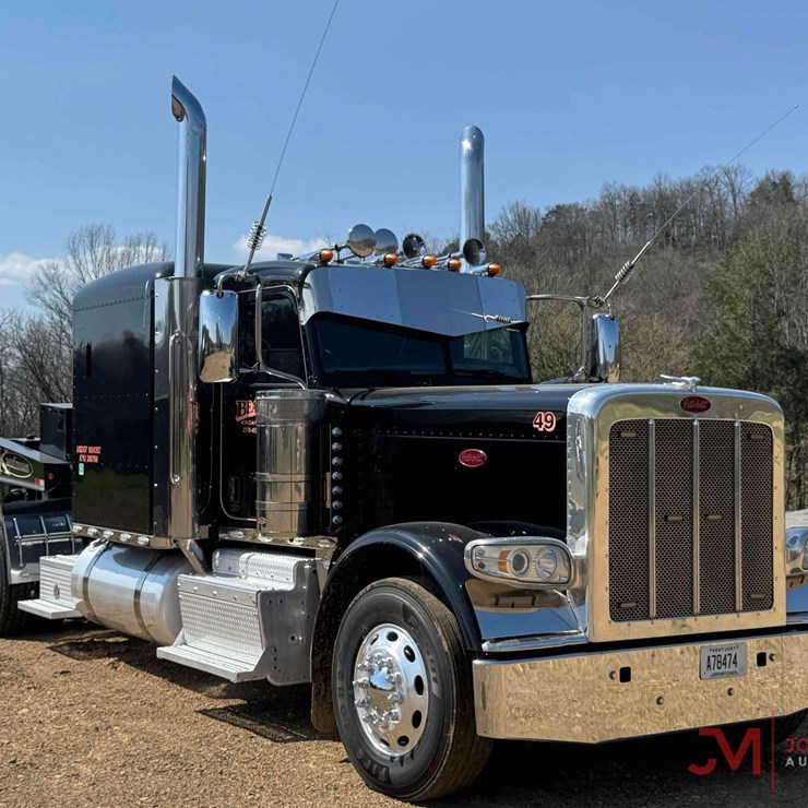 2015 PETERBILT 389