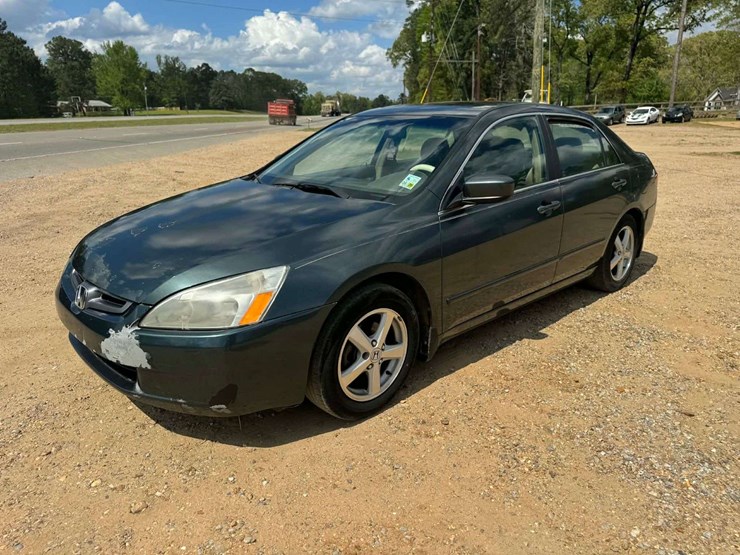 2005-honda-accord-4-door-sedan-(347,973-miles)-image-2