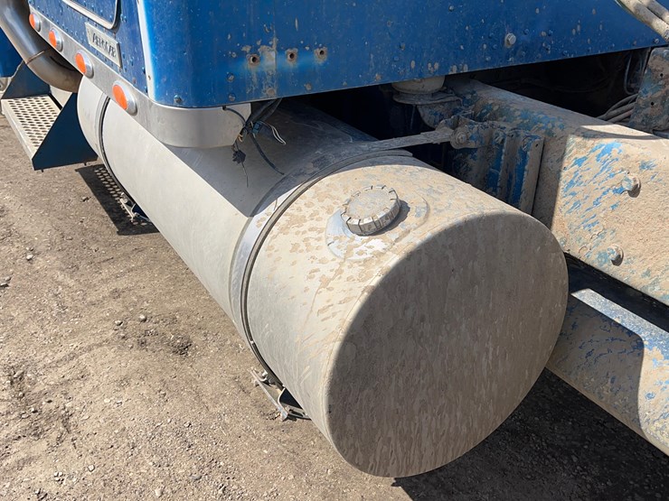 2004-kenworth-w900-image-25