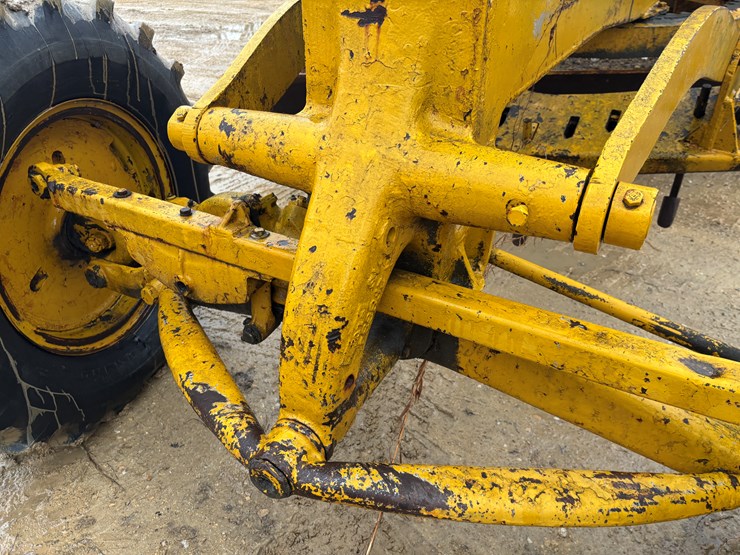 caterpillar-12-image-42