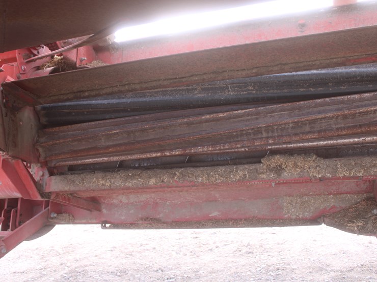 #1041-•-case-ih-8370-mower-conditioner-image-22