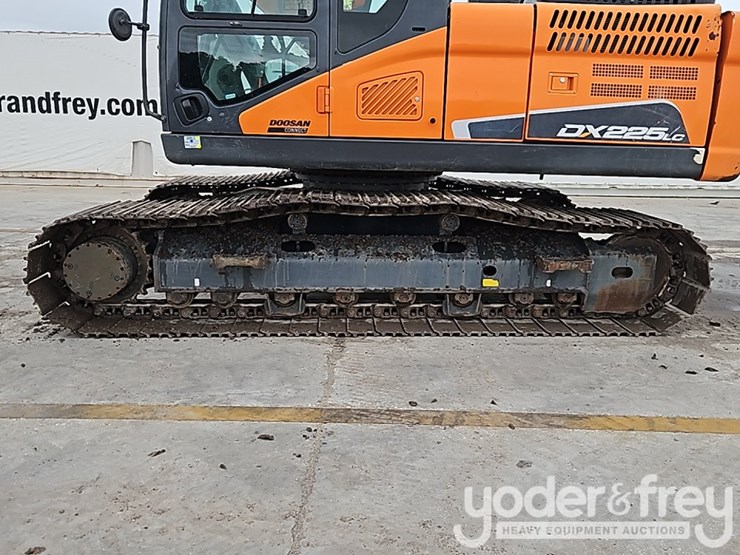 2022-doosan-dx225-lc-image-21