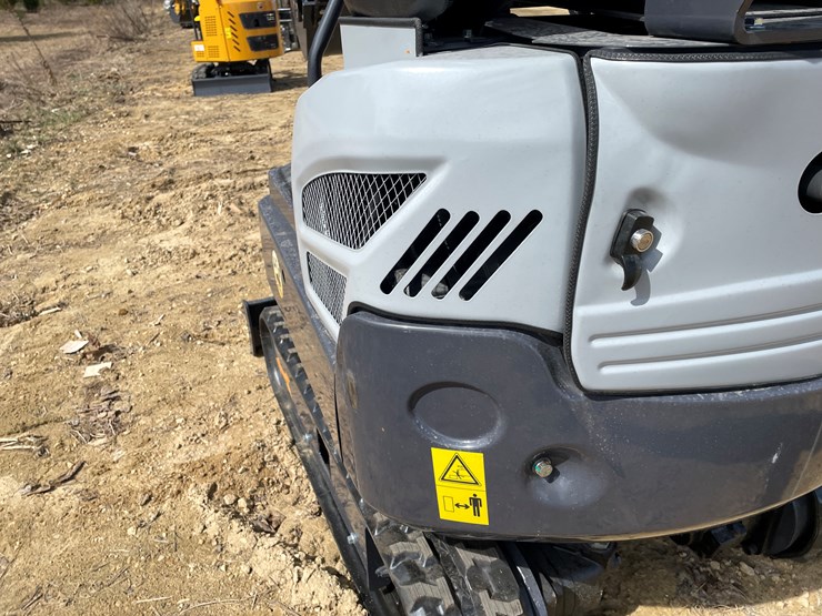 #902-•-new-land-hero-rt15r-mini-excavator-image-20