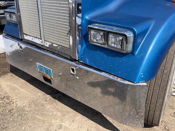 2004-kenworth-w900-image-32