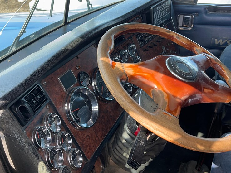 2004-kenworth-w900-image-81