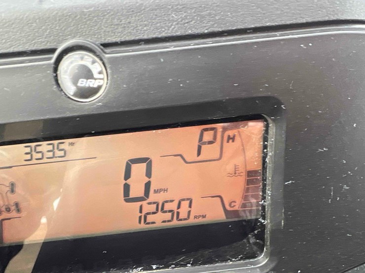 2023-can-am-defender-hd9-image-23