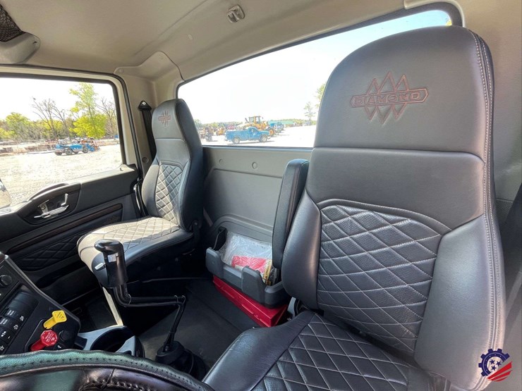 2024-international-hx520-image-98