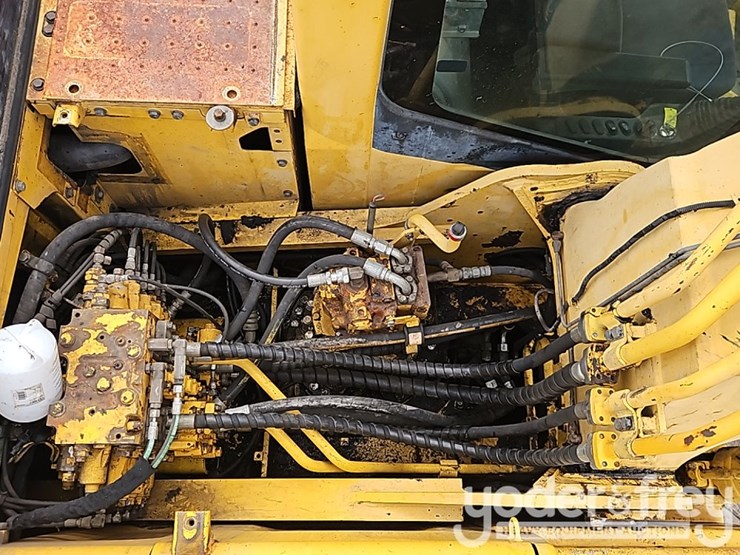 2007-komatsu-pc220-lc-8-image-30