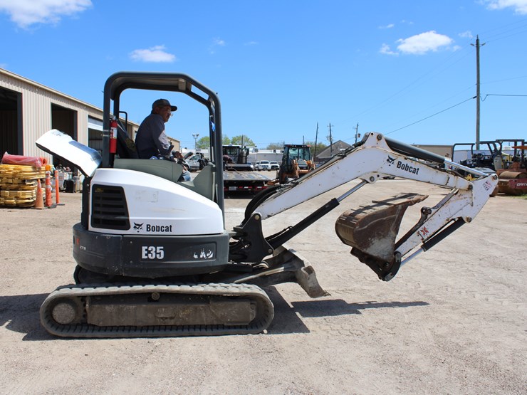 2014-bobcat-e35-image-1