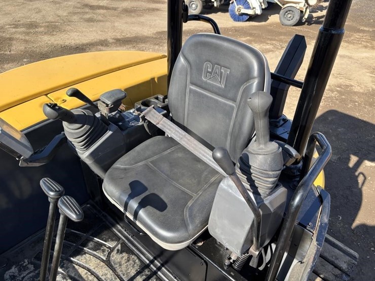 2015-caterpillar-305.5e2-cr-image-24