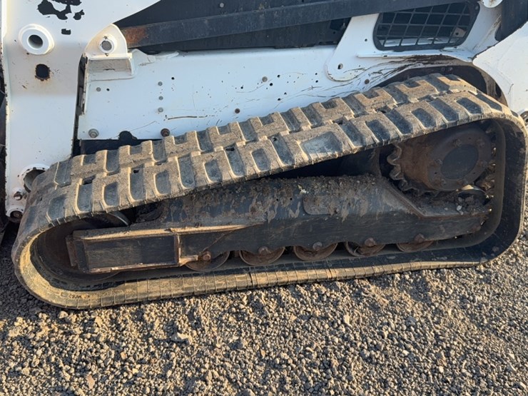 2017-bobcat-t740-image-11