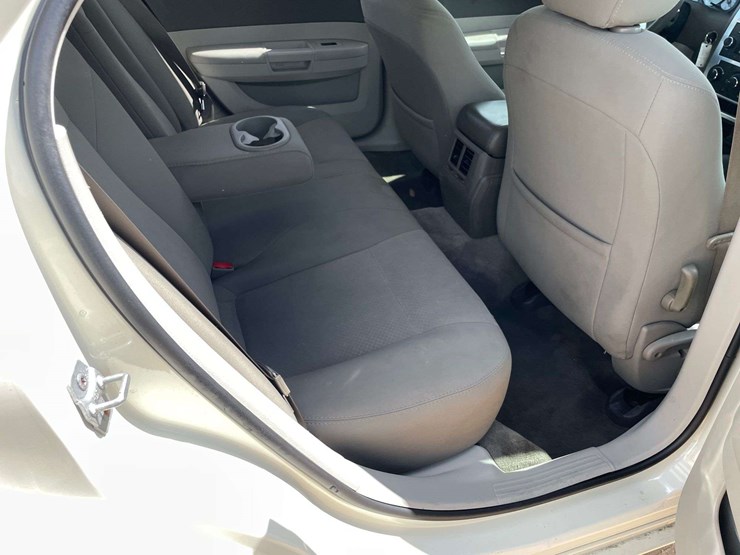 2010-chrysler-300-4-door-sedan-(119,302-miles)-image-16