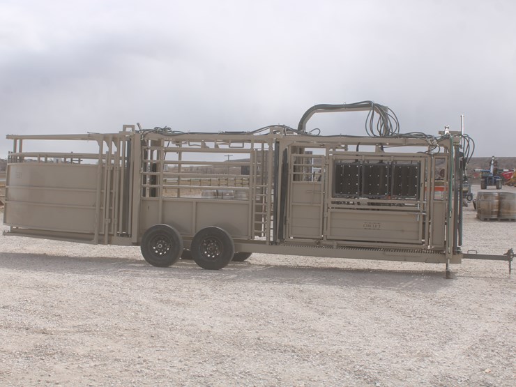 #1083-•-new-circle-t-portable-complete-cattle-processing-system-image-6