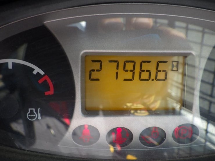 2021-bobcat-t740-image-26