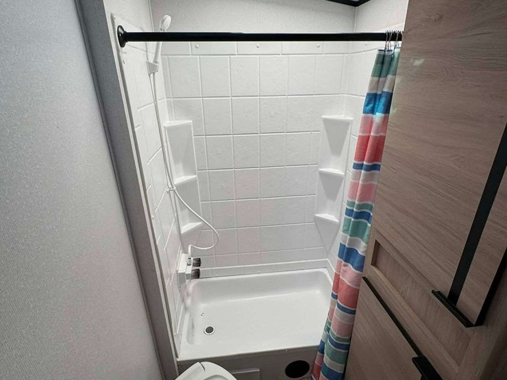 2021-radiance-28bh-bumper-pull-camper---bunks-image-40