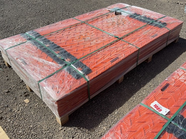 #1090-•-qty-(12)-4'-x-7'-ground-protection-mats-image-1