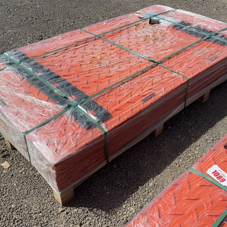 #1090 • QTY (12) 4' X 7' GROUND PROTECTION MATS