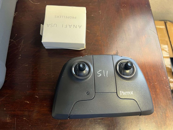 parrot-anafi-usa-foldable-drone-with-4k/thermal-camera-image-17