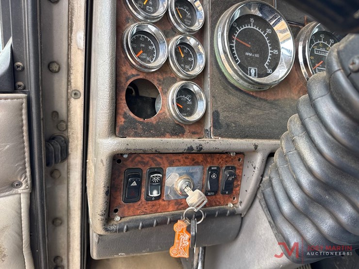 kenworth-w900-image-39