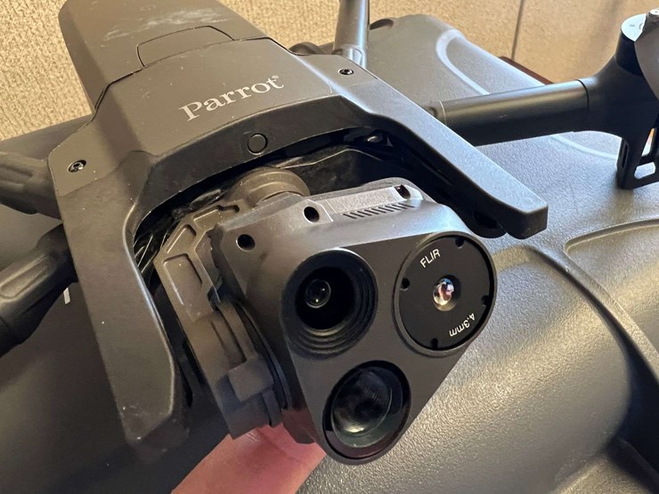 parrot-anafi-usa-foldable-drone-with-4k/thermal-camera-image-8