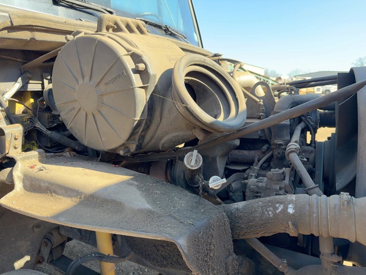 1999-freightliner-fl112-image-10