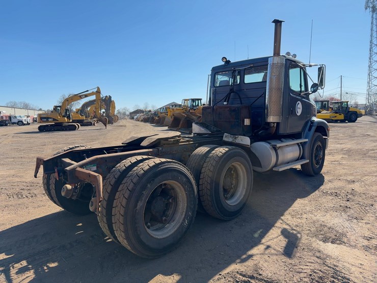 1999-freightliner-fl112-image-5