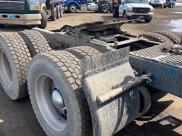 2004-kenworth-w900-image-9