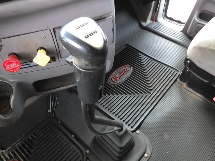2006-peterbilt-387-image-42