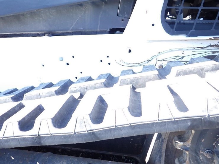 2021-bobcat-t740-image-20